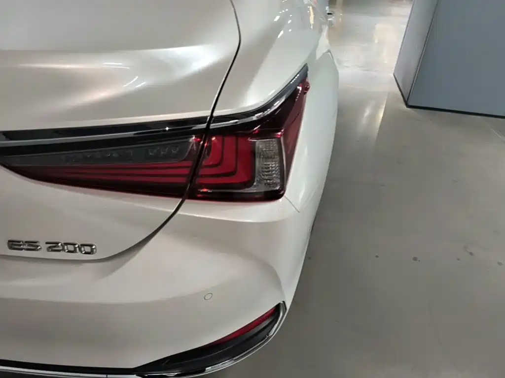 Lexus ES — миниатюра 8