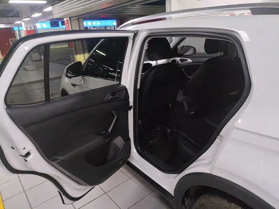 Volkswagen Tacqua 200TSI DSG Joy Connected Edition, фото 2