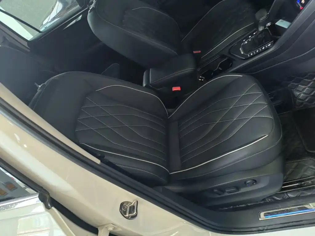 Volkswagen Tiguan L PHEV — миниатюра 25