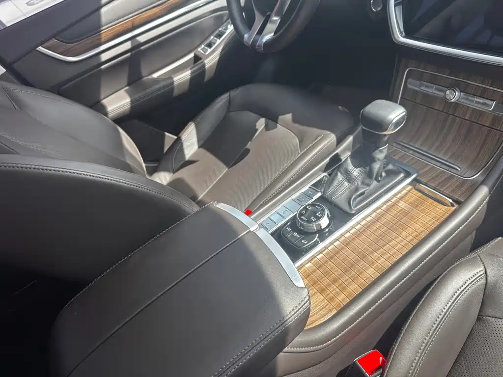 Roewe RX8 — миниатюра 9