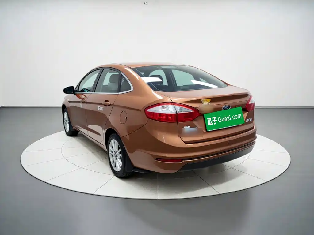 Ford Fiesta 2013 1.5L AT Fashion