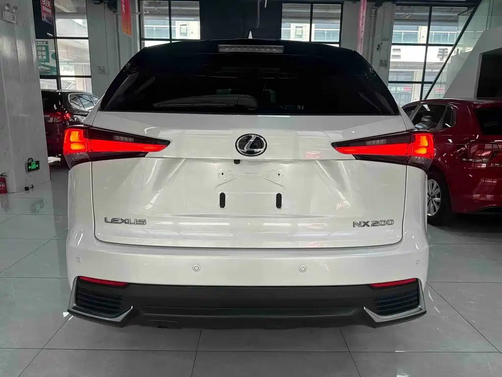 Lexus NX — миниатюра 8