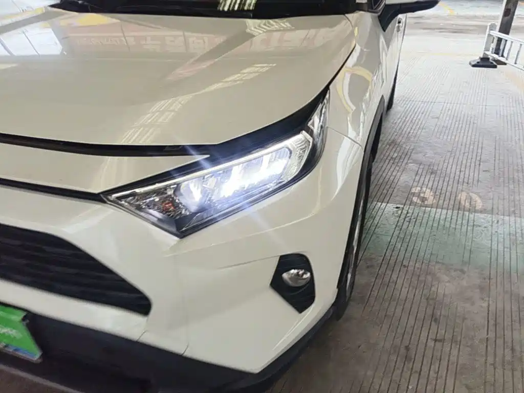 Toyota RAV4 — миниатюра 24