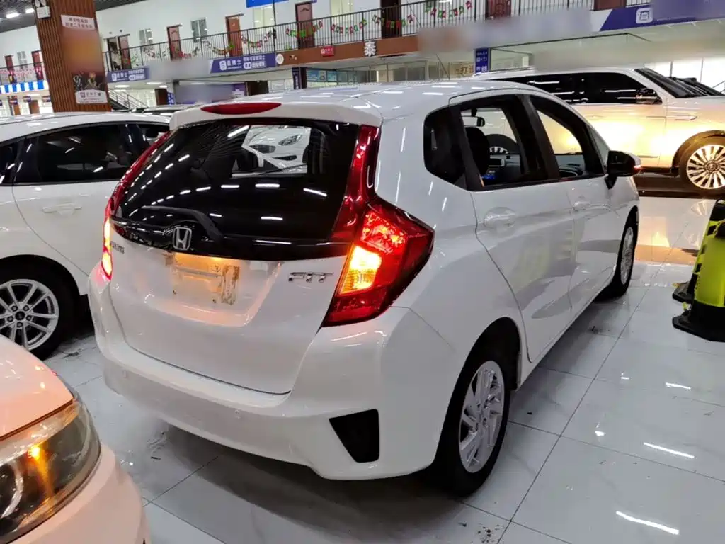 Honda Fit — миниатюра 7