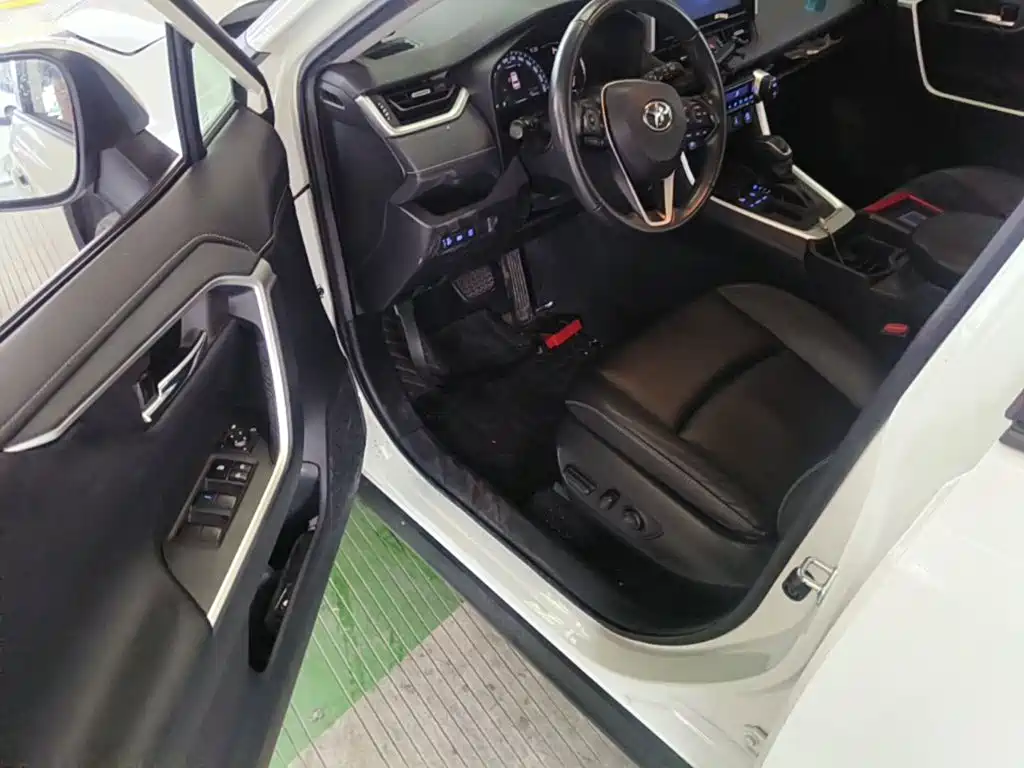 Toyota RAV4 — миниатюра 16