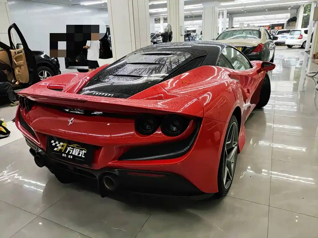 FERRARI F8