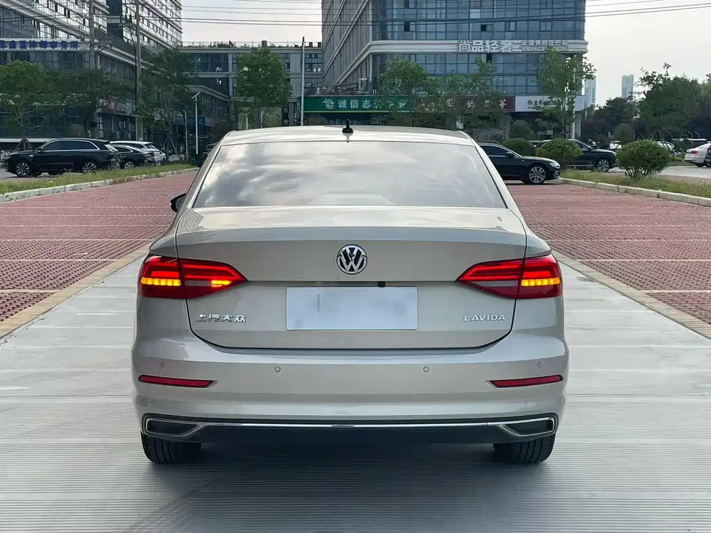 Volkswagen Lavida — миниатюра 8