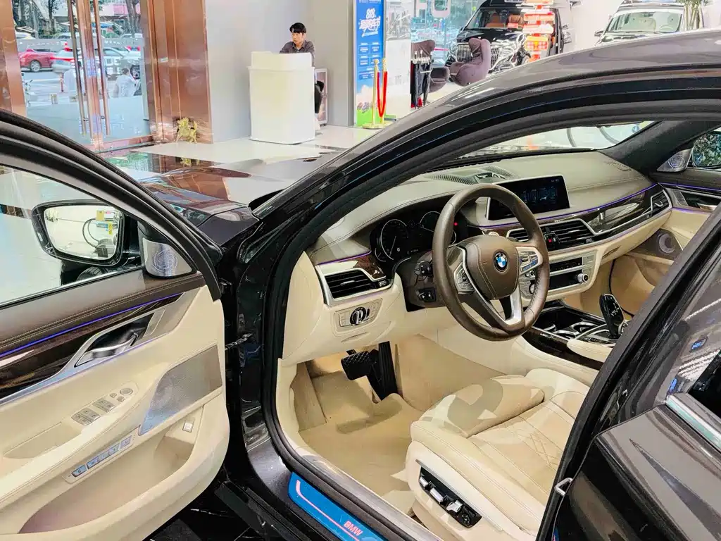 BMW 7 Series — миниатюра 6