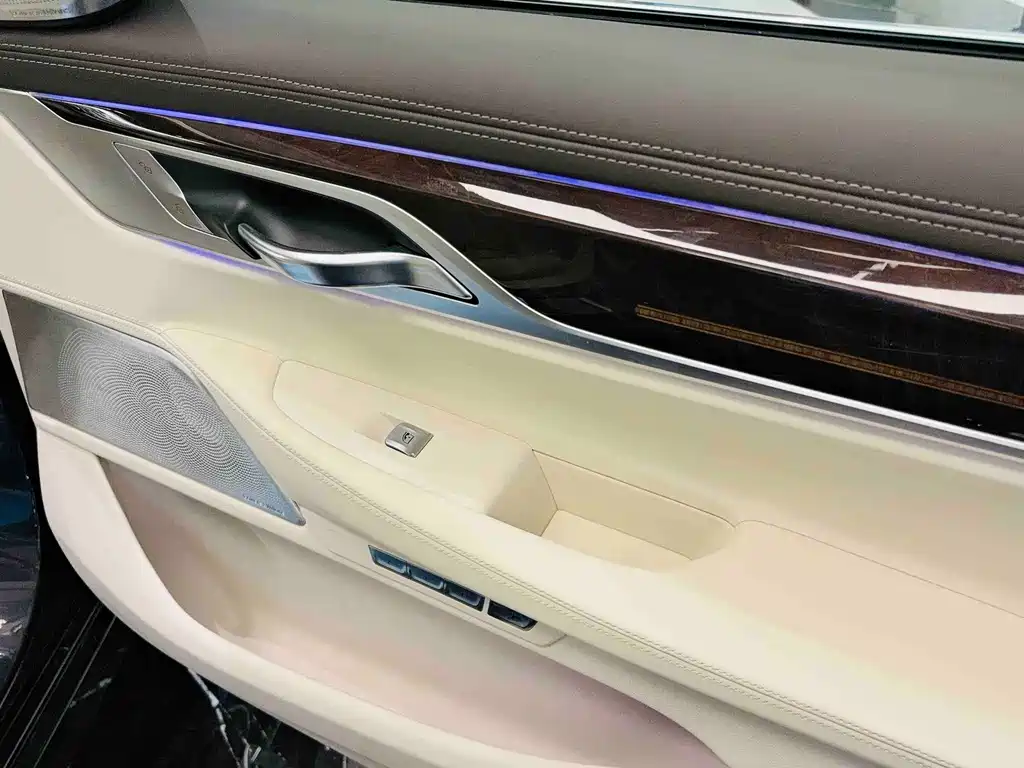 BMW 7 Series — миниатюра 20