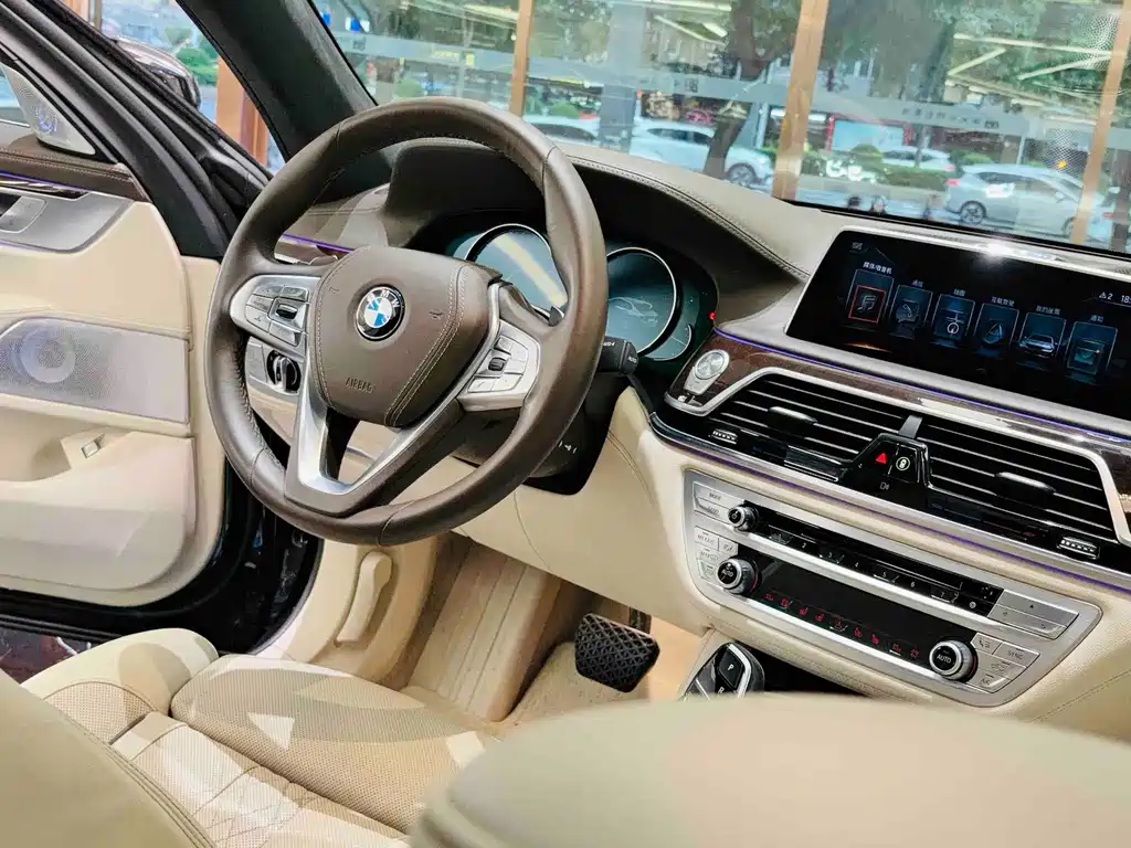 BMW 7 Series — миниатюра 22
