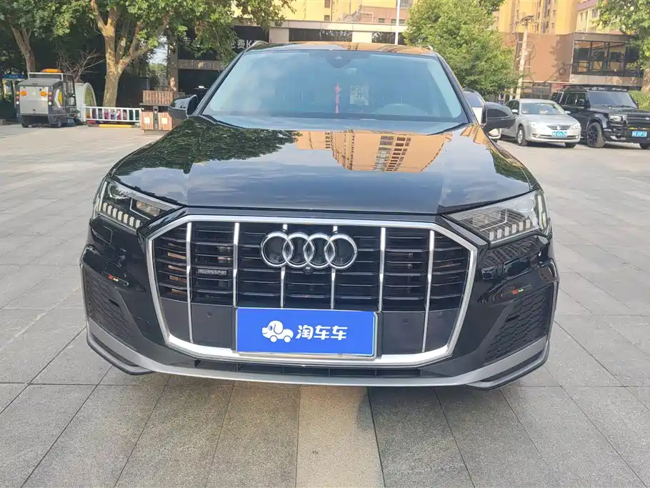 Audi Q7 2023 45 TFSI quattro S line Sport