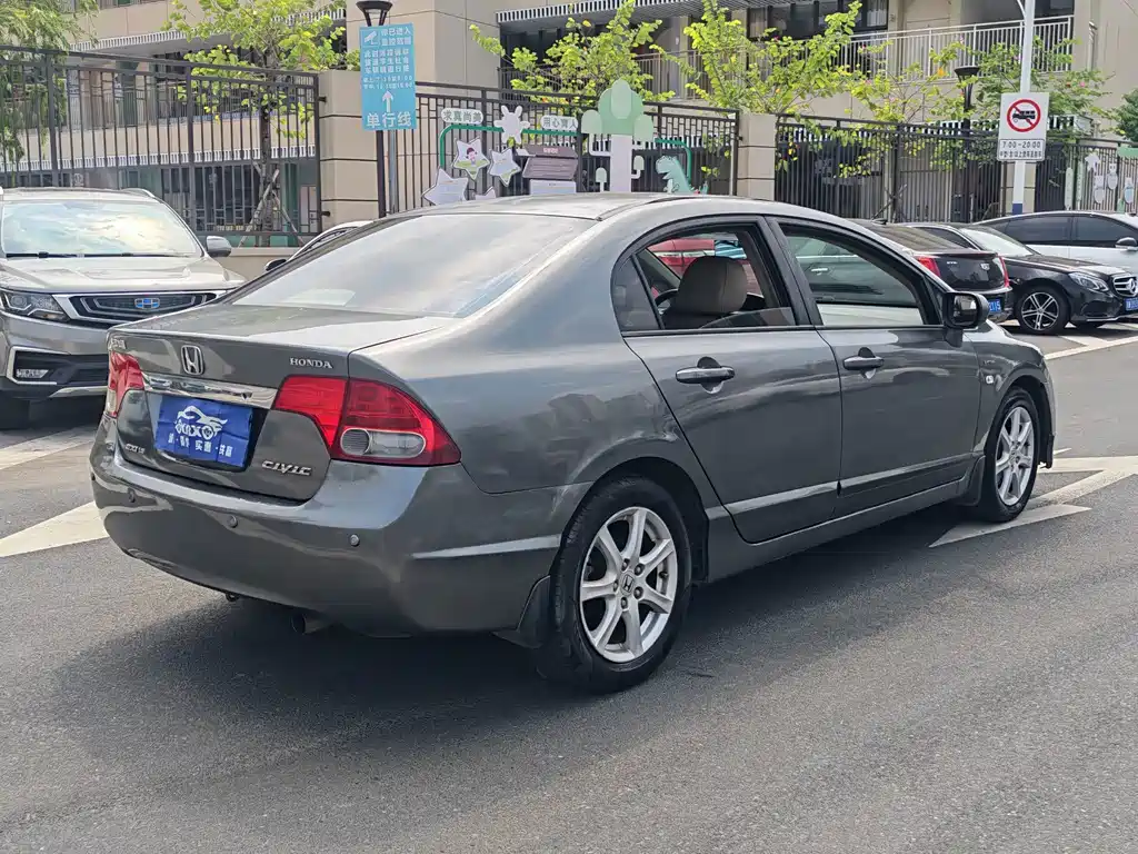 Honda Civic — миниатюра 4