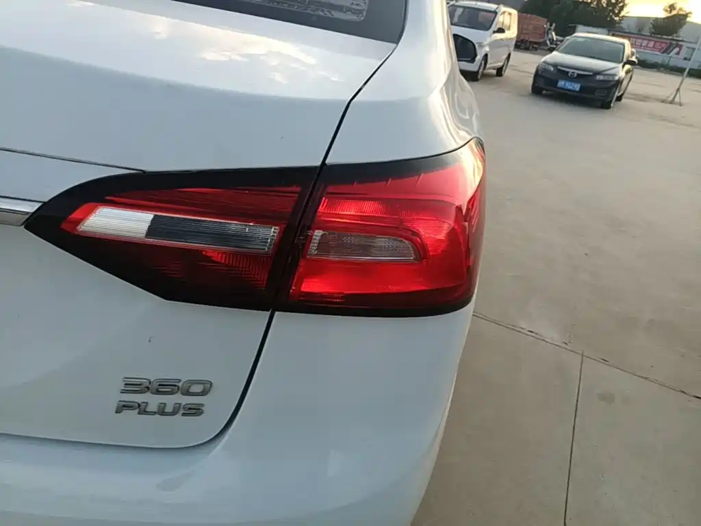 Roewe 360 — миниатюра 8