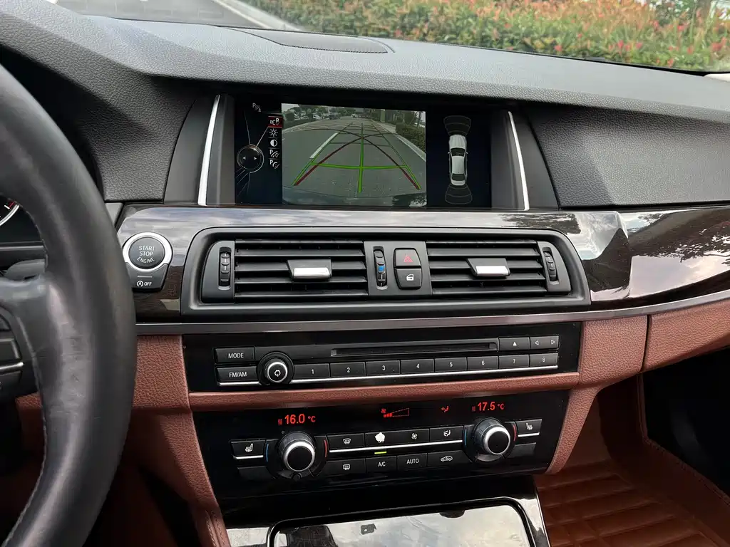 BMW 5 Series — миниатюра 10