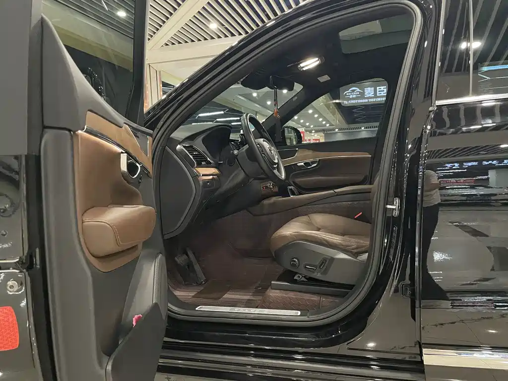 Volvo XC90 — миниатюра 4