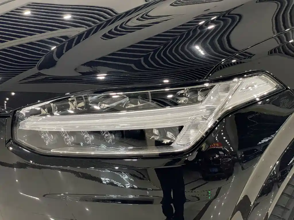 Volvo XC90 — миниатюра 20