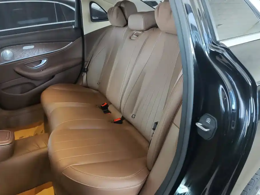 Mercedes-Benz E-Class — миниатюра 11
