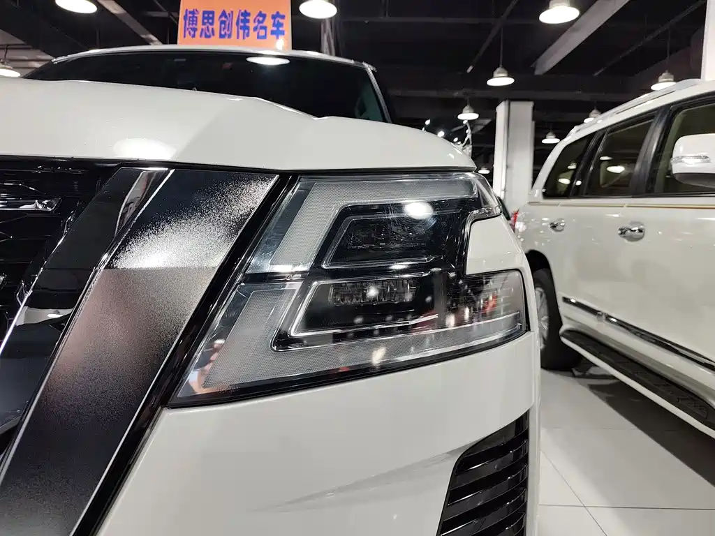 Nissan Patrol — миниатюра 16