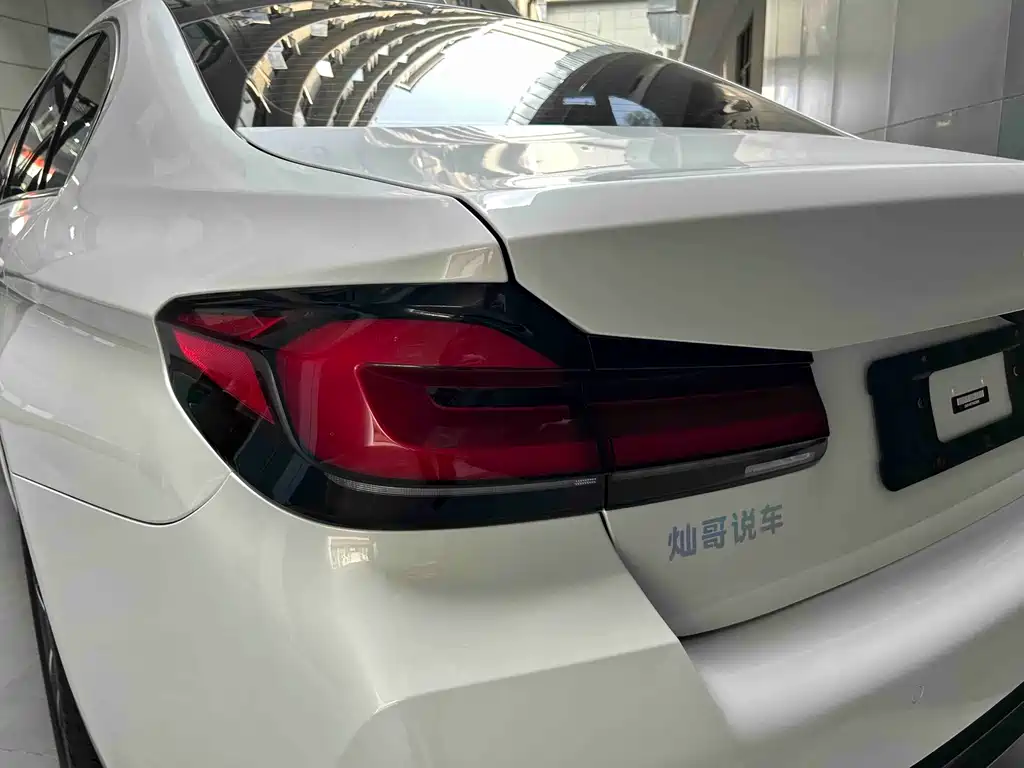 BMW 5 Series — миниатюра 3