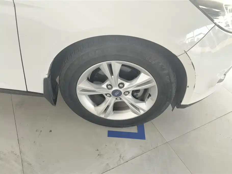 Ford Focus 2012 1.6L AT