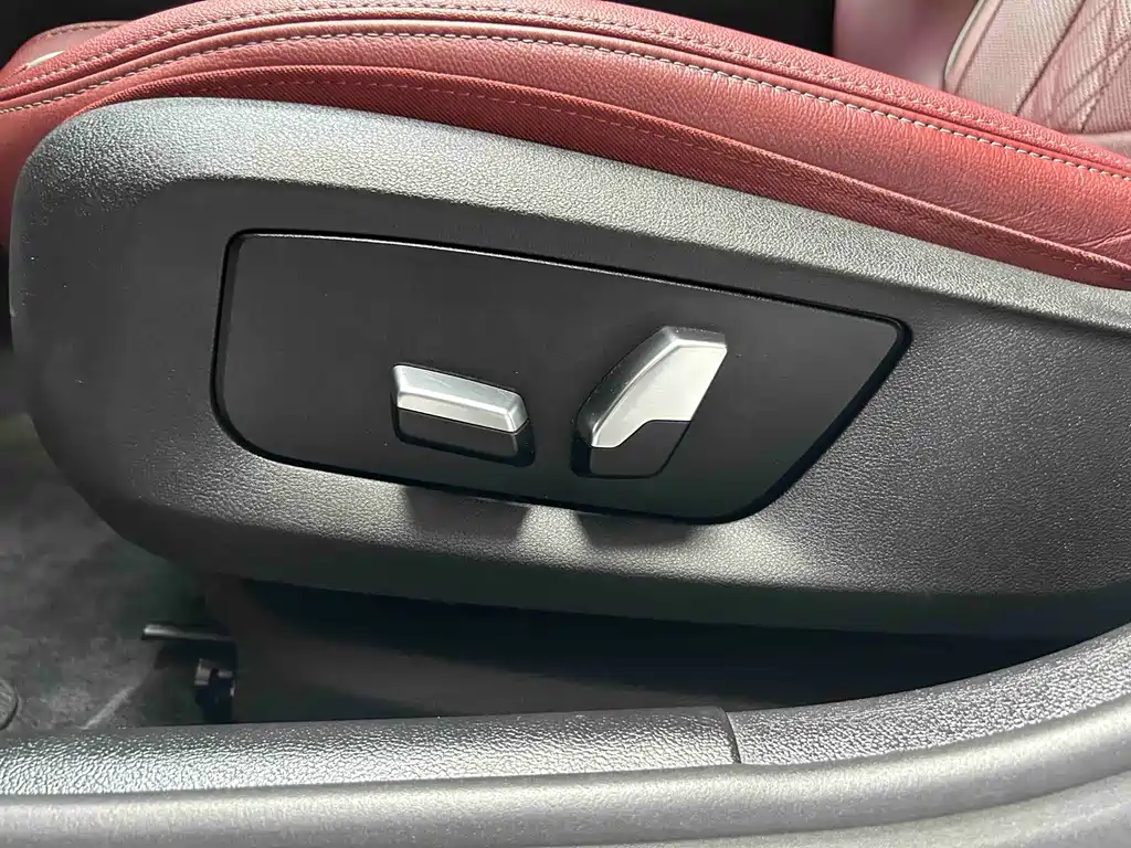 BMW 5 Series — миниатюра 12