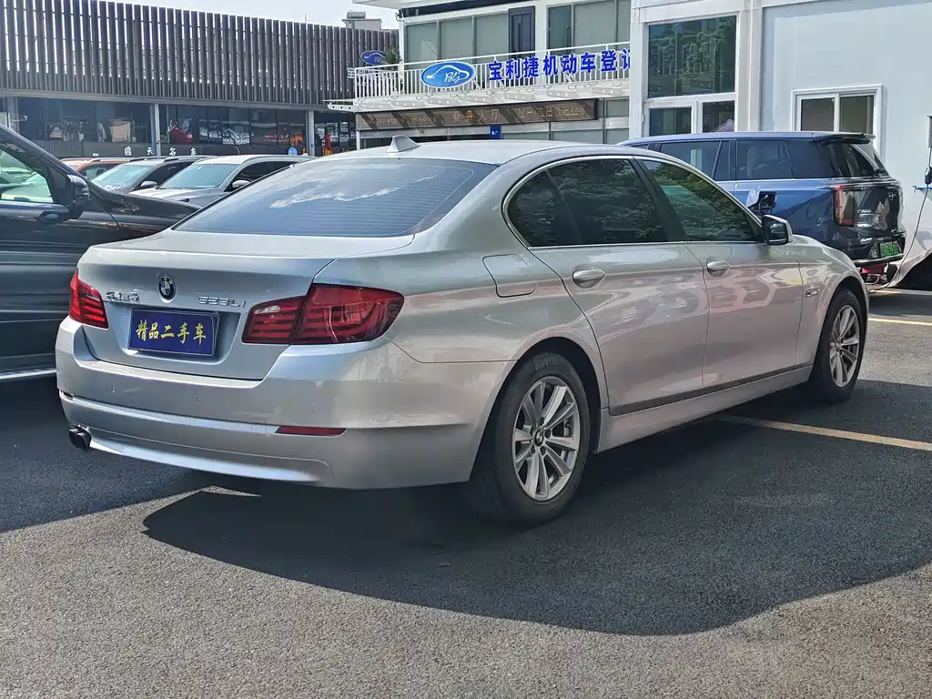 BMW 5 Series — миниатюра 5