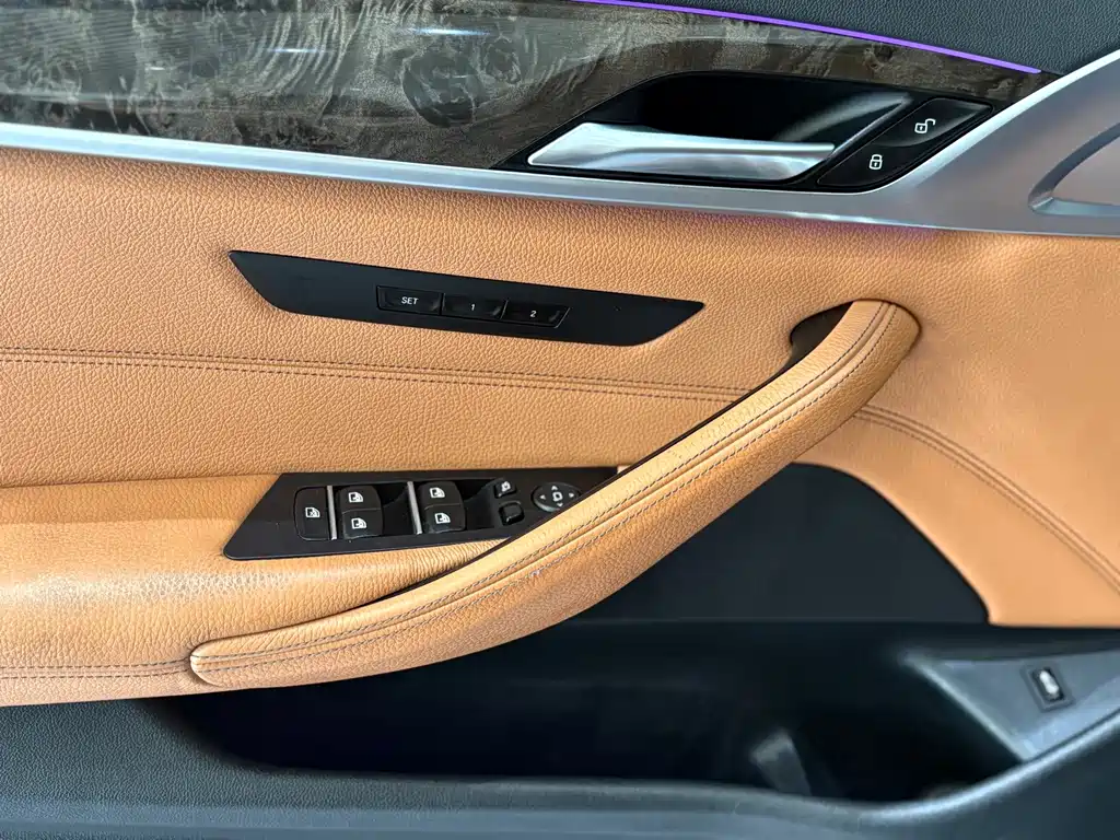 BMW 5 Series — миниатюра 19