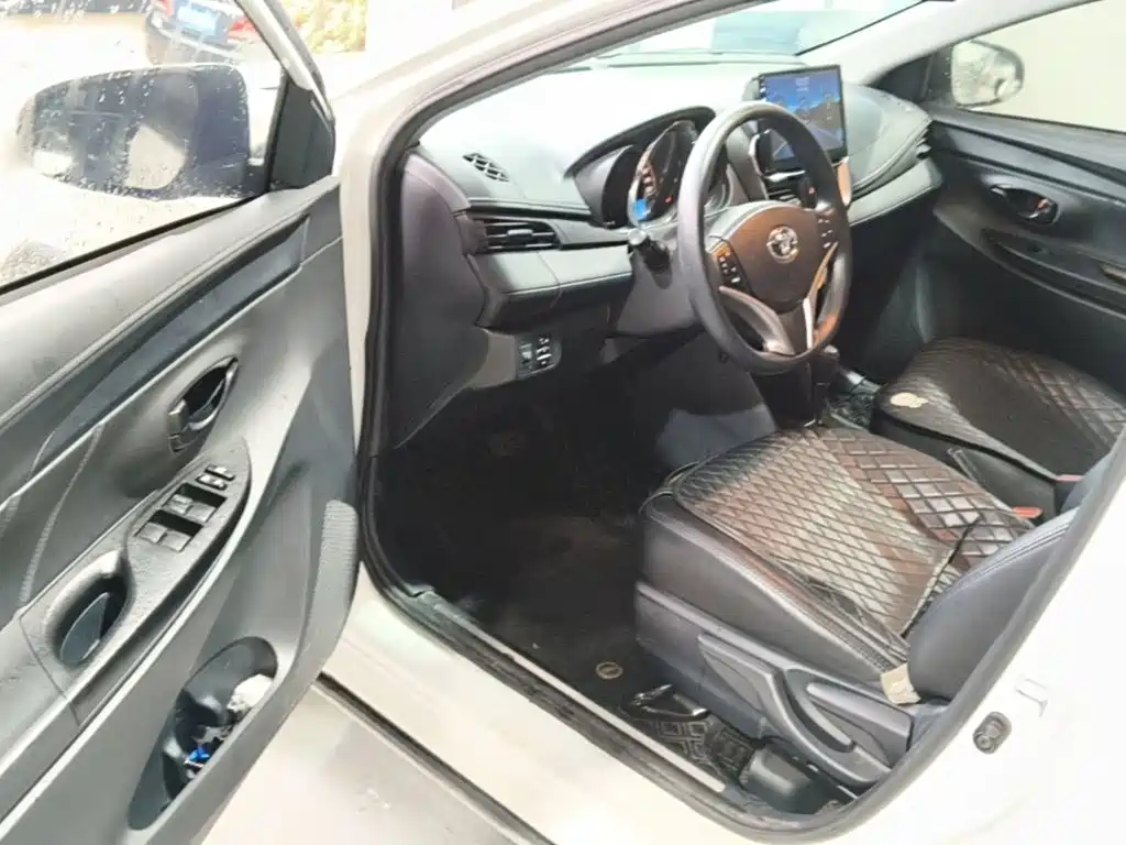 Toyota Yaris L — миниатюра 16