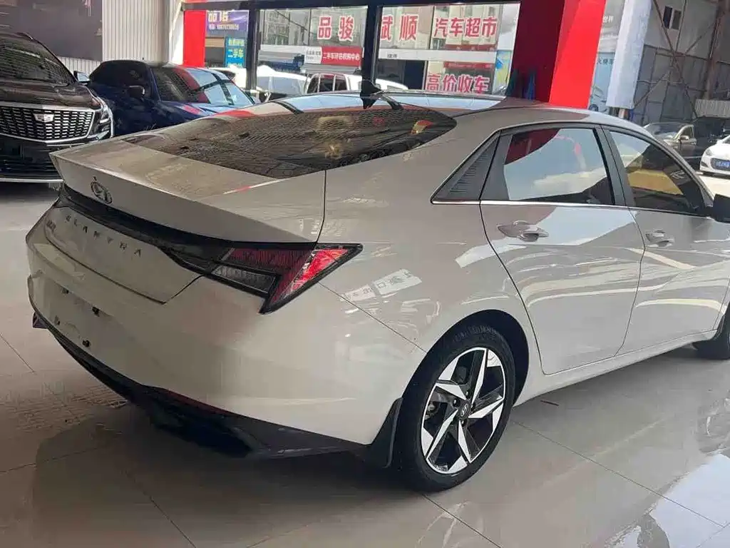 Hyundai Elantra — миниатюра 7