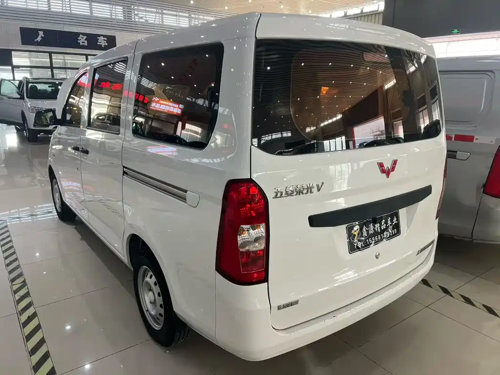 Wuling Rongguang V — миниатюра 3