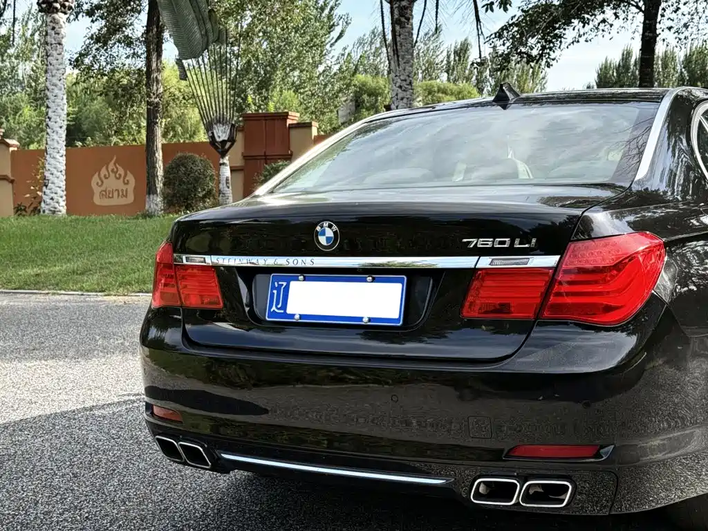 BMW 7 Series — миниатюра 17