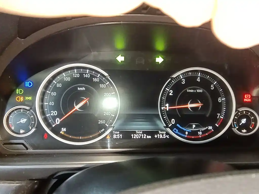 BMW 5 Series — миниатюра 12