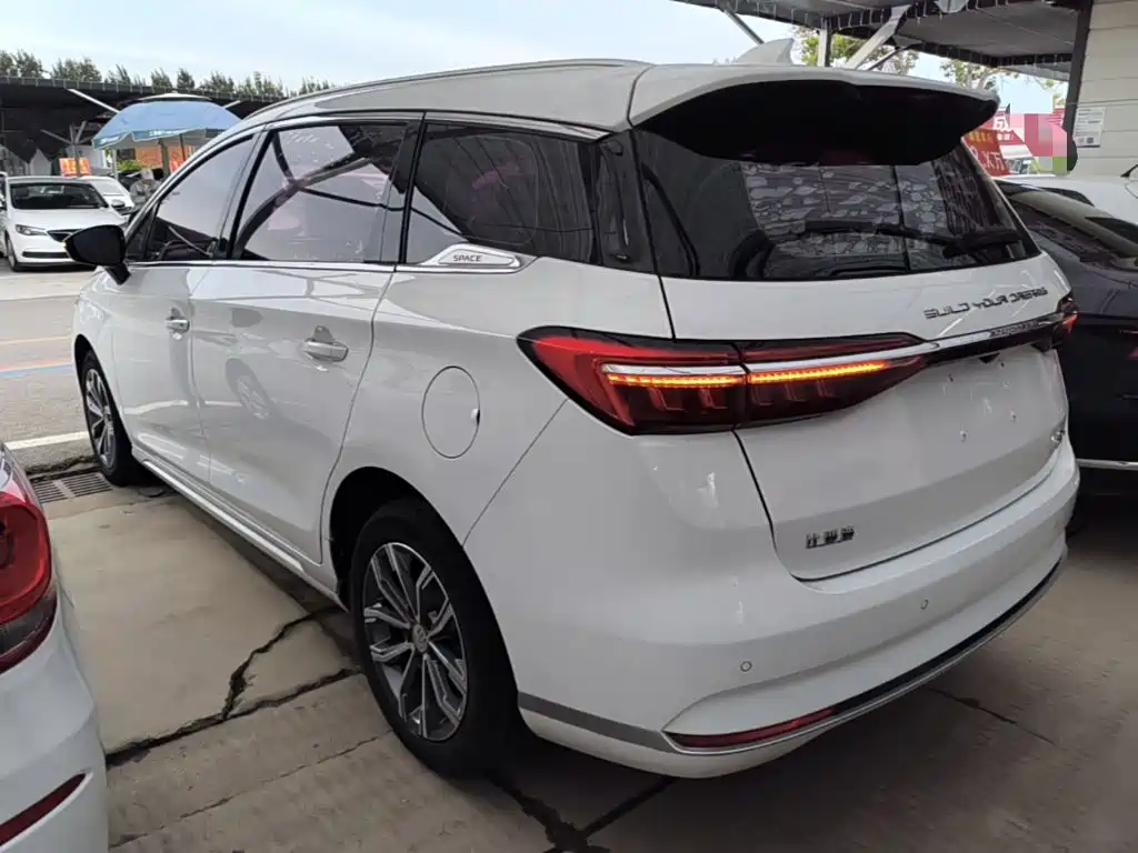 BYD MAX — миниатюра 5