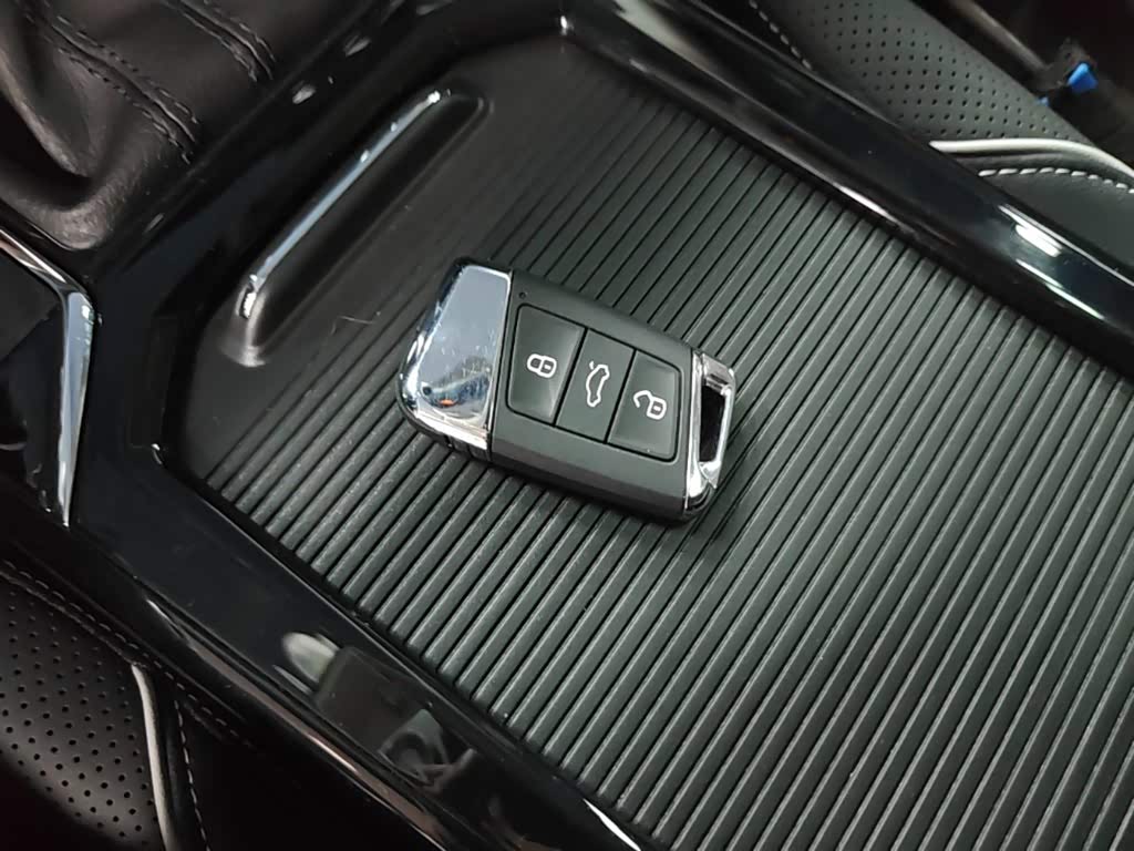 Volkswagen Passat 1.4 л 2024 г. Чёрный, пробег 31000 км