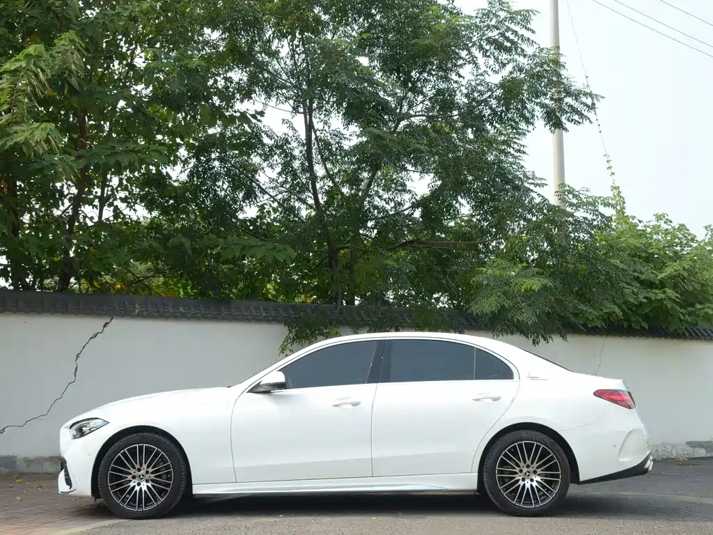 Mercedes-Benz C-Class — миниатюра 11