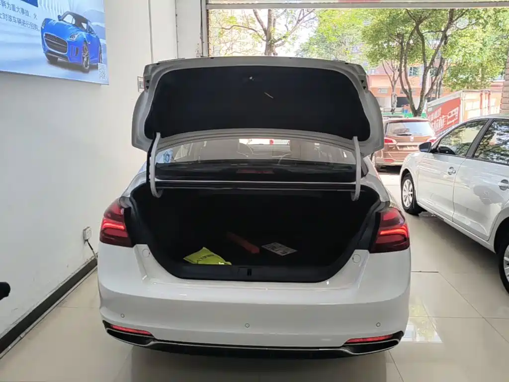 Geely Emgrand — миниатюра 19