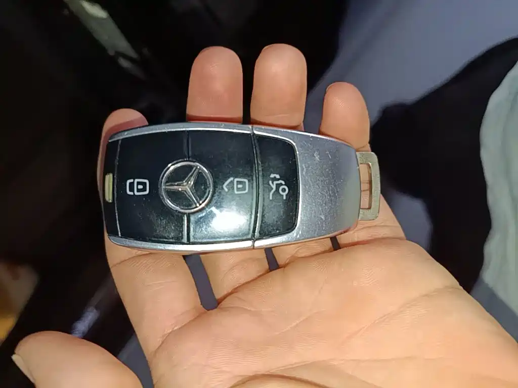 Mercedes-Benz E-Class — миниатюра 9