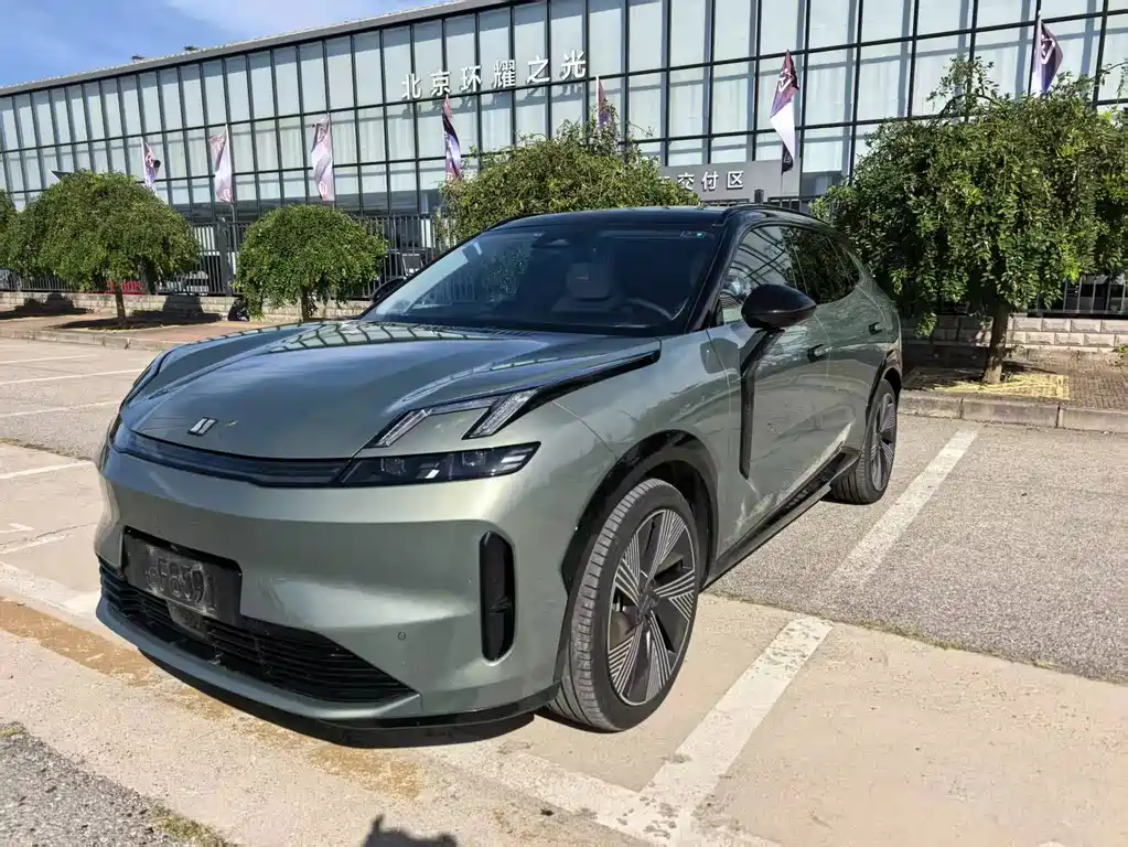 Lynk & Co 08 EM-P