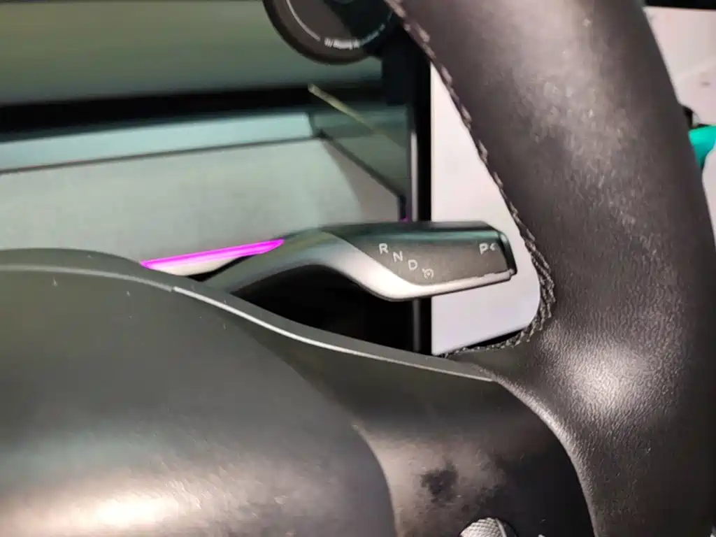 Tesla Model Y — миниатюра 14