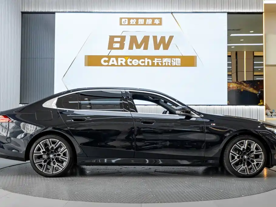 BMW 5 Series — миниатюра 4