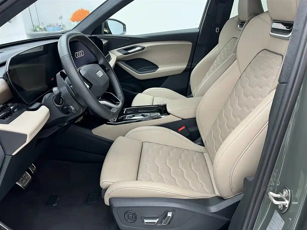 Audi Q6L e-tron — миниатюра 10