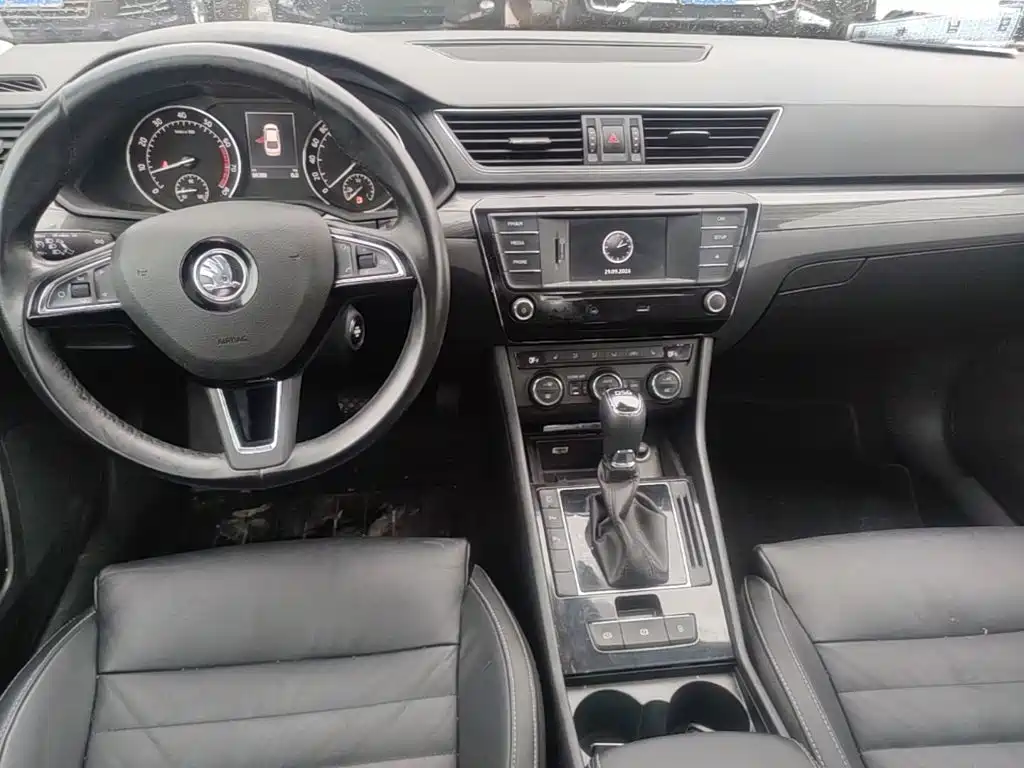 Skoda Superb — миниатюра 10