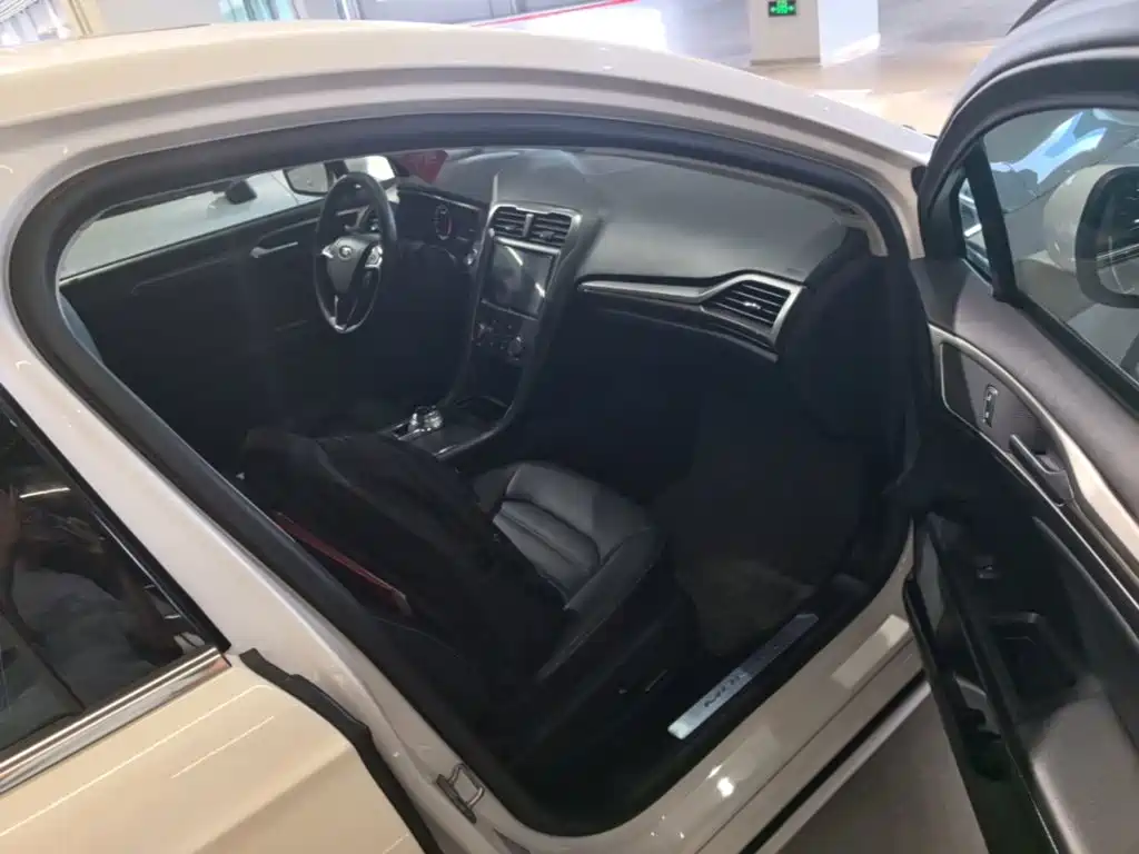 Ford Mondeo — миниатюра 9