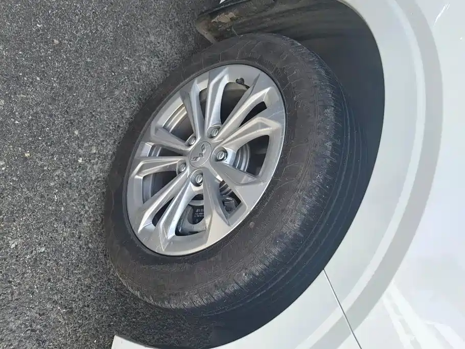 Wuling Jiachen — миниатюра 6