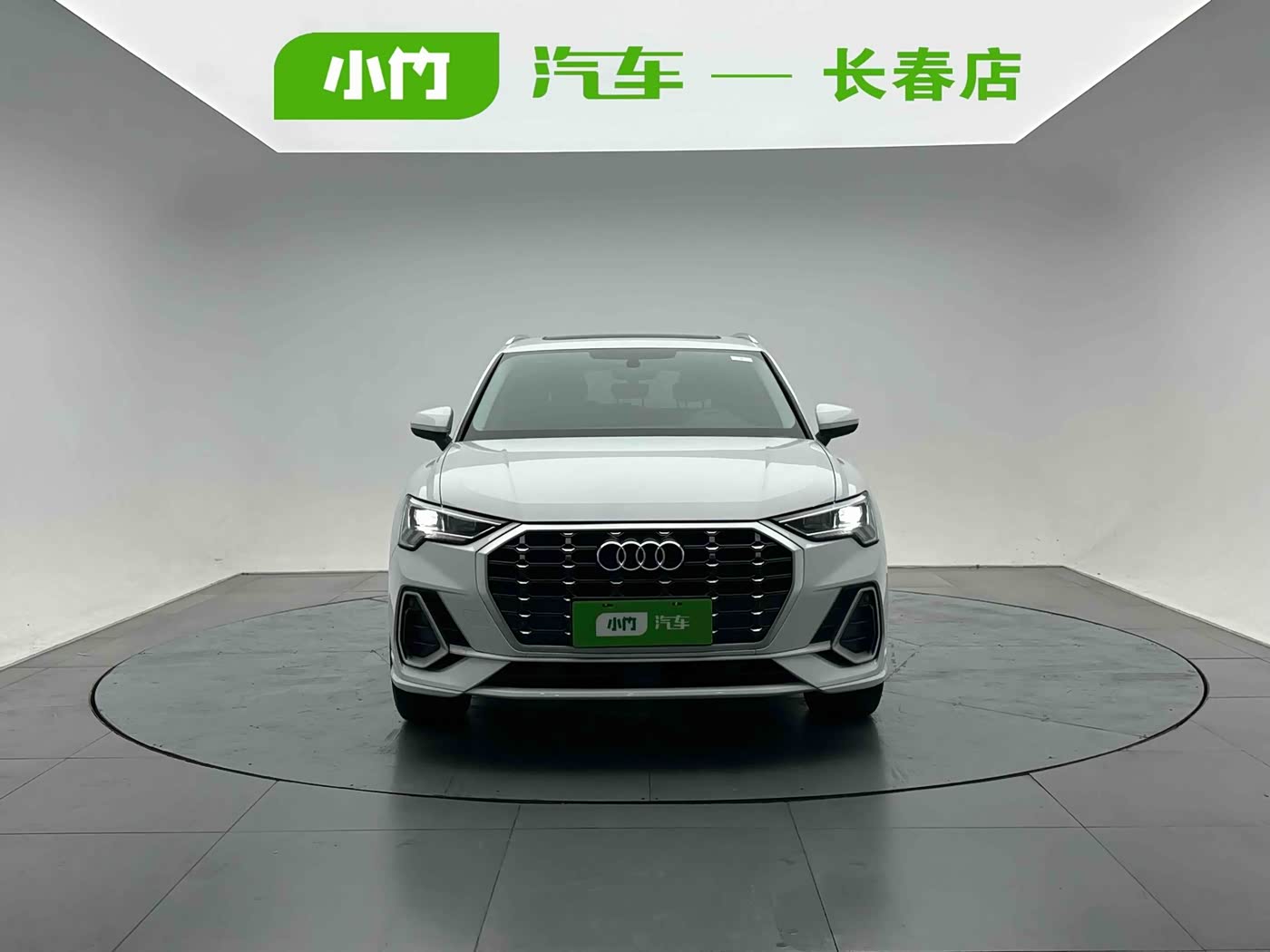 Audi Q3 1.4 л 2022 г. Белый, пробег 35000 км