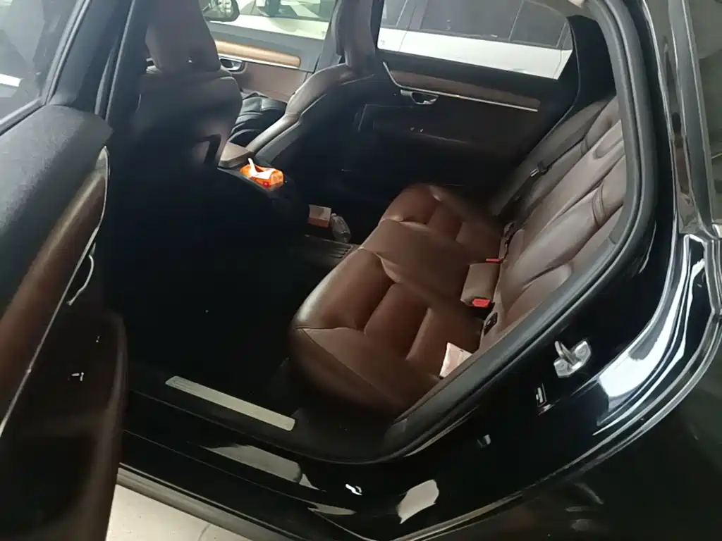 Volvo S90 — миниатюра 17