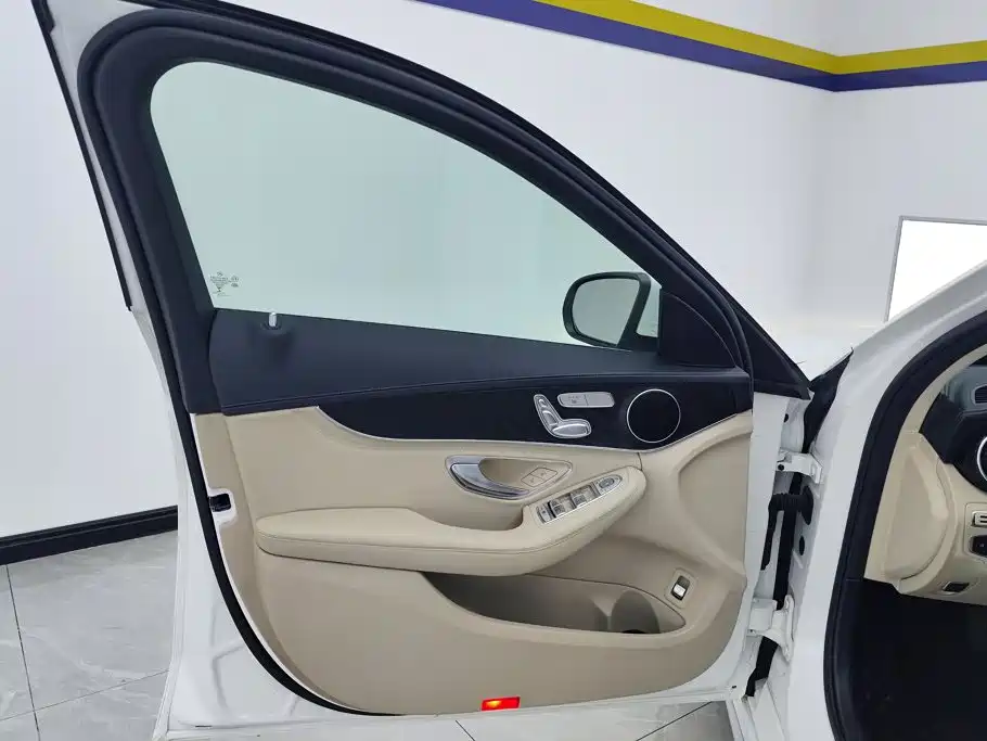 Mercedes-Benz C-Class — миниатюра 7