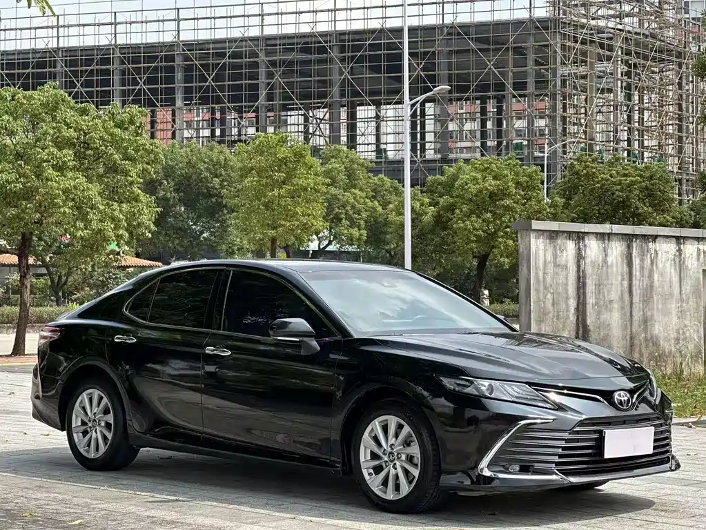 Toyota Camry — миниатюра 3