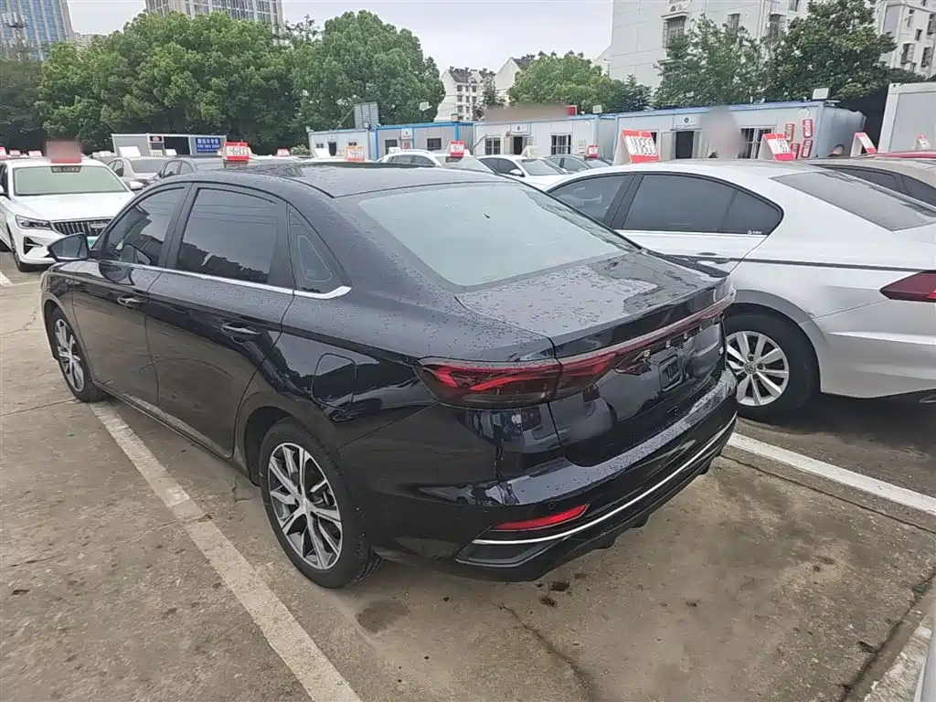 Geely Emgrand 2022 4 1.5L CVT Luxury