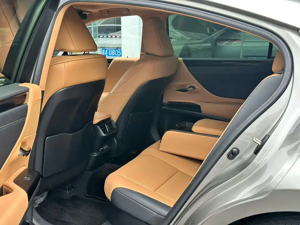 Lexus ES — миниатюра 6